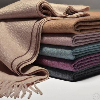 Choose a cashmere wrap for your travel