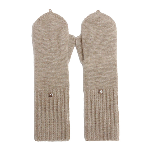 Ko nga wahine a te wahine e pupuhi ana i nga karapu Cashmere mo te kakahu tari