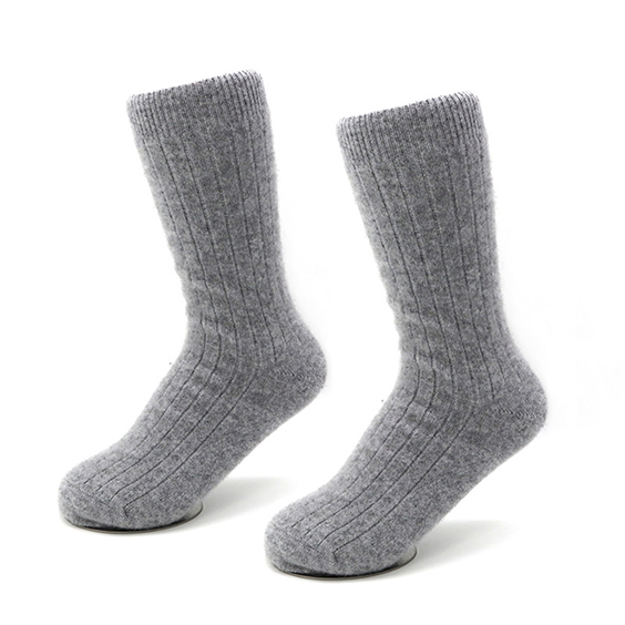 Kış i&ccedil;in unisex minimalist tarzda &ouml;rme kaşmir &ccedil;oraplar