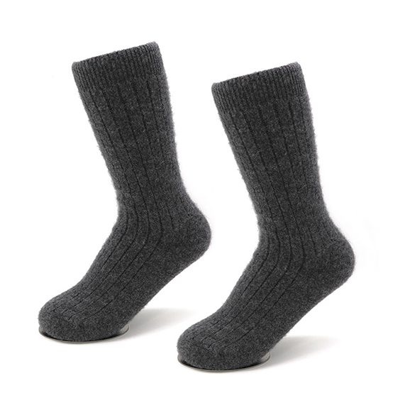 Kış i&ccedil;in unisex minimalist tarzda &ouml;rme kaşmir &ccedil;oraplar