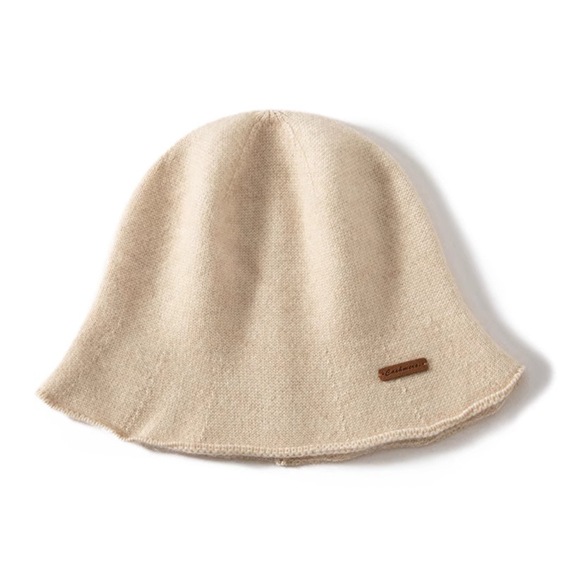 Bezszwowa czapka wykonana w 100% z kaszmiru o minimalistycznym designie