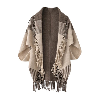 Oversized 100% kašm&iacute;rov&eacute; pončo Cape s tř&aacute;sněmi 