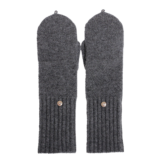 Ko nga wahine a te wahine e pupuhi ana i nga karapu Cashmere mo te kakahu tari
