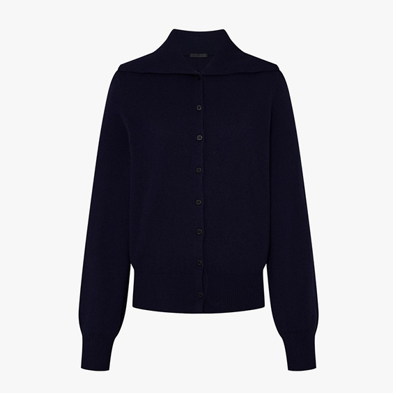 Meascann olann na mban agus cashmere cardigan le coil&eacute;ar mairn&eacute;alach